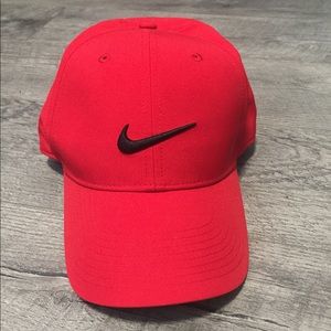 NEW RED UNISEX NIKE GOLF HAT